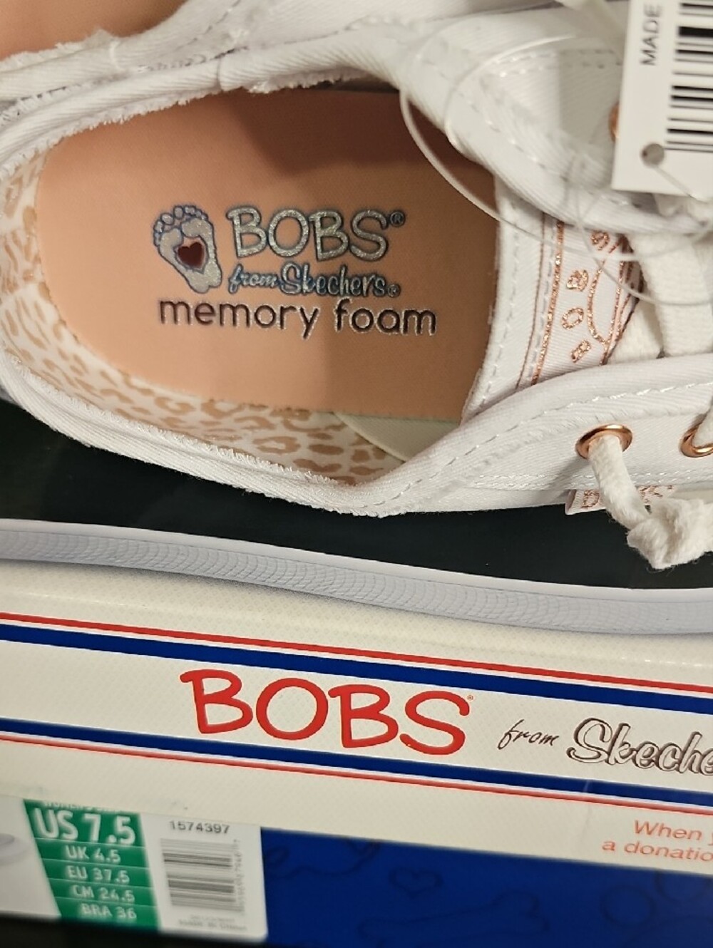 NIB-BOBS from SkechersWomen's White Low-Top Canvas Sneakers. Women's Size US 7.5 - Picture 6 of 10